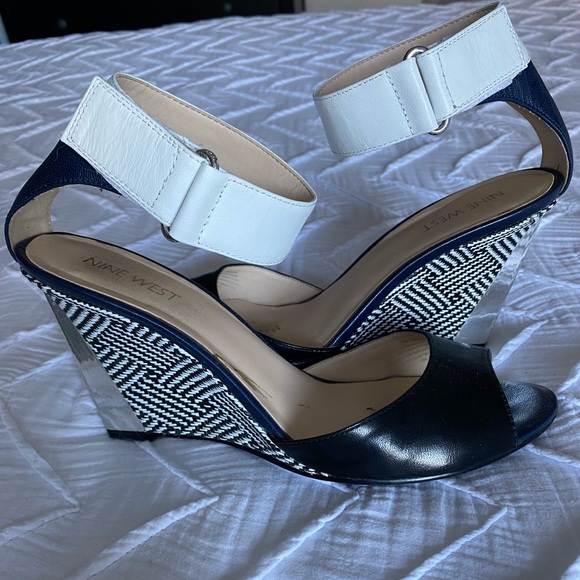 Nine West Wedges with Chrome & Black/White Woven Heel - Picture 2 of 4